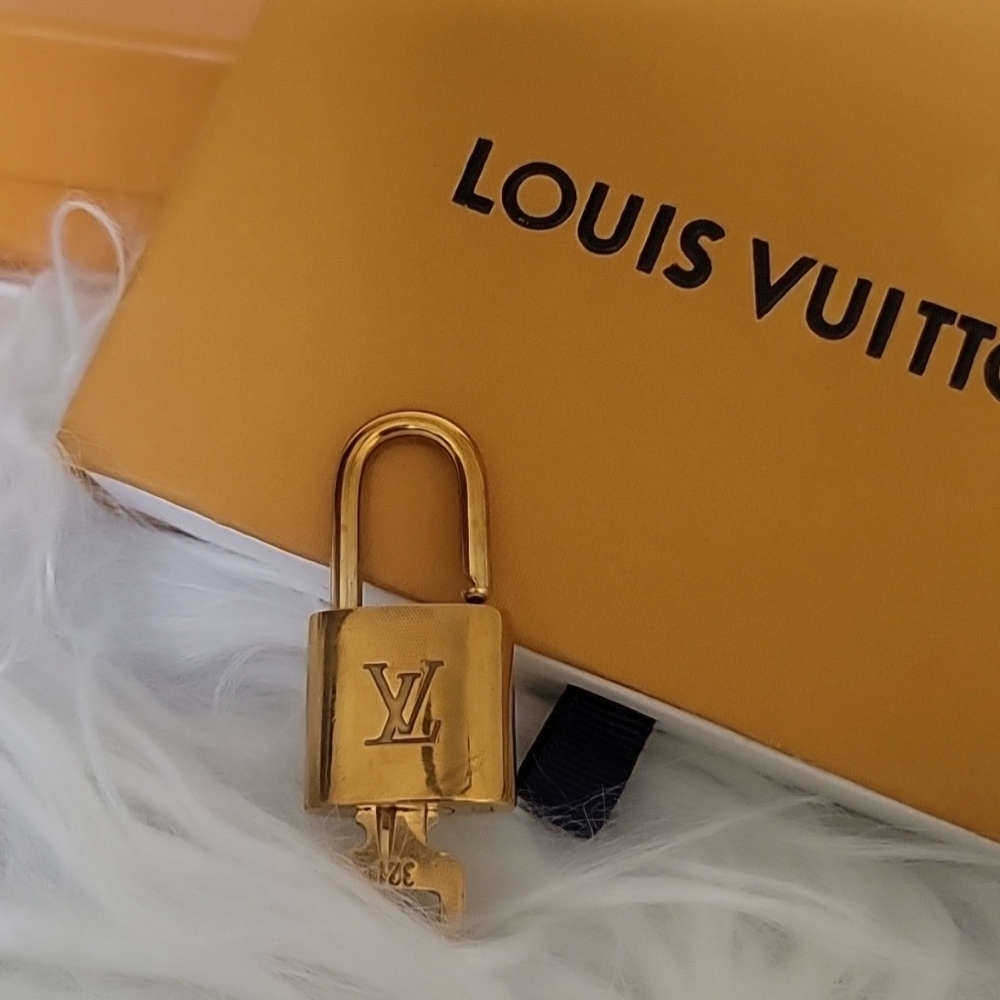 Louis Vuitton #321 lock and Key
